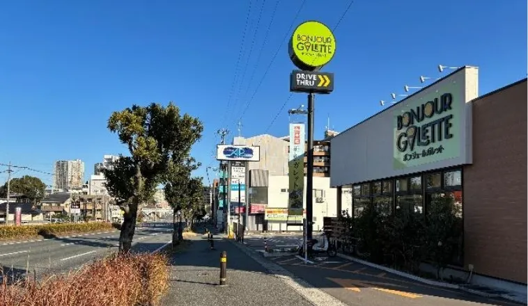 直進。「ボンジュールガレット」が目印です。