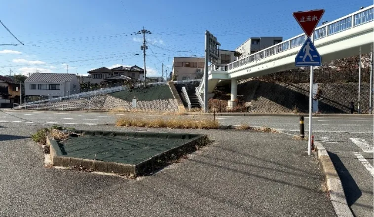 バイパスに出たら左折。