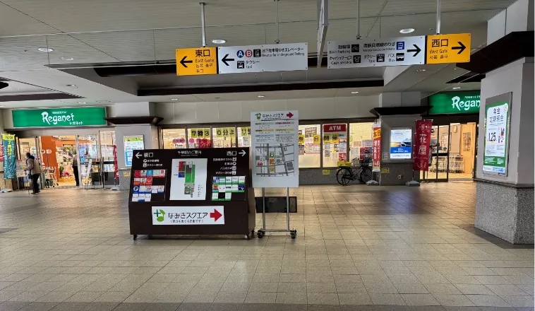 千早駅改札を出て左側、東口へ。